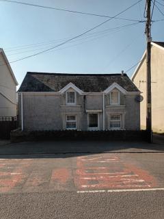 A Quirkey Welsh Cottage - Garnant - 1