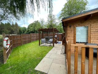 Lakeside Lodge 2, With Log burning Hot tub - Everton - 5