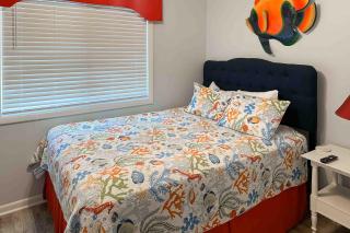 Second-Floor Condo in Oceanfront Location w/Shared Pool, Free WiFi, Water Views - 4