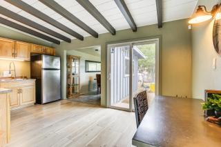 5 Mi to Joshua Tree Natl Park Home with Game Room - 3