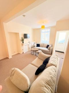 Beautiful 2 bedroom fully equipped property 5-G WiFi, smart TV - Hull - 3