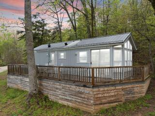 PEACEFUL PASTURE OPEN FIELD HORSE VIEWS wd HOTTUB - 0