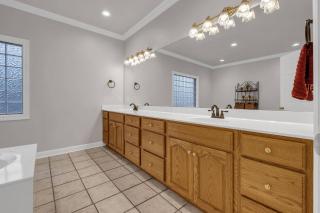 LakeFront | HotTub | Dock | 4BD4.5BA | FreeParking - 3
