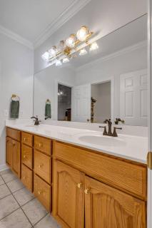 LakeFront | HotTub | Dock | 4BD4.5BA | FreeParking - Nonaville - 1