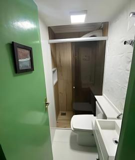 Lindo Estúdio perto Cong,Minist, Aerop e QG (110A) - 2