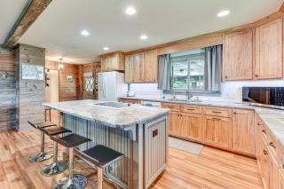 On Lake Tillery Spacious Home with Screened Porch! - Albemarle - 6