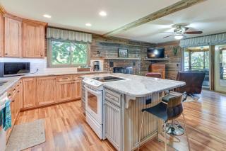 On Lake Tillery Spacious Home with Screened Porch! - Albemarle - 4