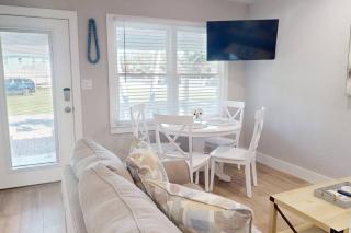 7 - Island Paradise Cottages - Sandy Shores - St. Pete Beach - 2