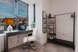 Luxury Seaside Home Parking, Sleeps 8 By Adliv - 4