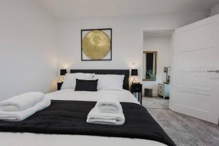 Luxury Seaside Home Parking, Sleeps 8 By Adliv - 9