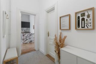 Adorján Apartments - The Grand Salon - Oradea - 3