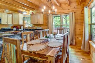 Gatlinburg Getaway - Private Theater & Hot Tub - 8