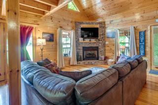 Gatlinburg Getaway - Private Theater & Hot Tub - 7