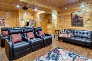Gatlinburg Getaway - Private Theater & Hot Tub - 5