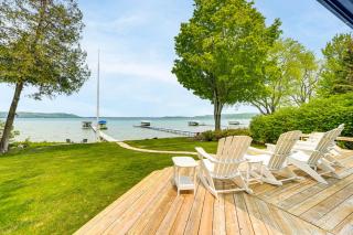 Autumn Escape on Glen Lake Waterfront Cottage! - Maple City - 0
