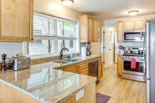 Autumn Escape on Glen Lake Waterfront Cottage! - Maple City - 2