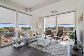 2BR City Loft Sweeping Glass Views - Chicago - 0