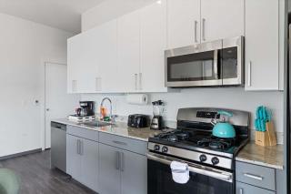 2BR City Loft Sweeping Glass Views - 2