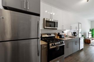 New Modern 1BR Lux City Escape - Chicago - 2