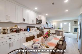 Entire Private 3-Bedroom Home w King Bed, Crib, near Bay Beach, Available Now - 4