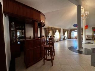 Luxury Villa With Private Pool & 5 Minutes From The Beach - 2