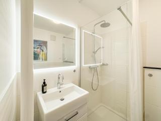 Bheaven I Westport Apartment - 6