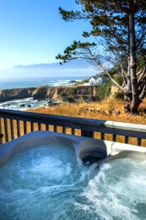 Cozy Oceanview! by OceanviewHotTubs Oceanfront! Shelter Cove, CA Tesla EV station - Shelter Cove - 6