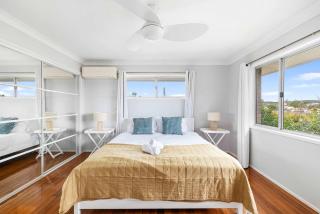 4BR Retreat with Pool & Scenic High Steps View - Rochedale South - 9