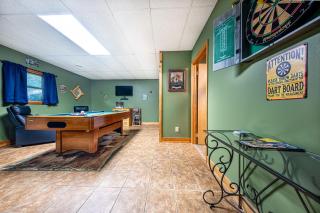 2BR Retreat w Hot Tub, Pets friendly - 3