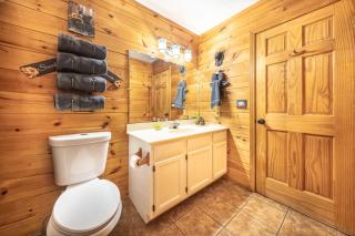 Cozy Smoky Mountain Escape wJacuzzi Game Room - 4