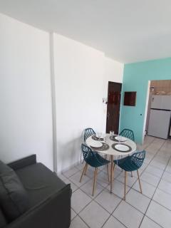 Apartamento pé na areia com sacada e garagem 2 banheiros - 9
