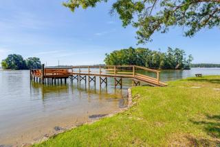 Lake Wateree Retreat Dock and Screened Porch! - Camden - 0