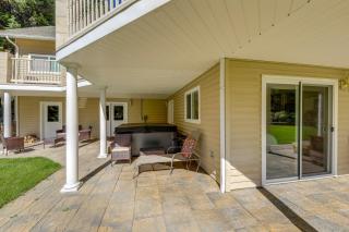 'Crystal Lake Retreat' Studio ~ 5 Mi to State Park - 2