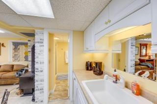 Studio with Shared Hot Tub Walk to Happys Inn - 3