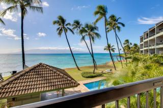 Lahaina Beachfront Condo with Lanai and Pool Access - 0