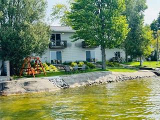 Cozy Lakeview suite with Kitchenette - 7