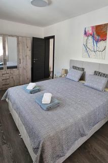Family-friendly apartments with swimming pool Vir - Lozice, Vir - 24328 - 2