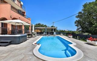 Holiday house with a swimming pool Kastel Luksic, Kastela - 24815 - 4