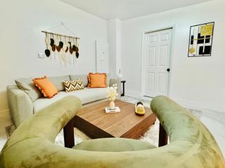 Earth-Toned Escape, Stylish Stay - Miami - 7