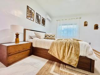 Earth-Toned Escape, Stylish Stay - Miami - 6