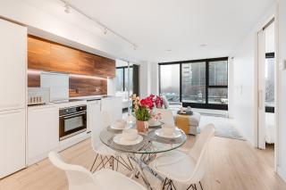 Stylish Two Bedroom Apartment for Urban Living - Vancouver - 0