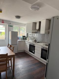 Relax in Uxbridge with Private Room Garden Access - Uxbridge - 9