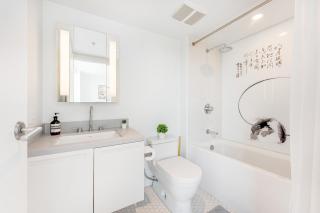 Modern 2 Bedroom Chinatown Gem with Stunning City Views - Vancouver - 1