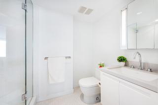 Modern 2 Bedroom Chinatown Gem with Stunning City Views - Vancouver - 2