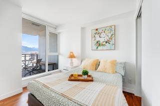 Modern 2 Bedroom Chinatown Gem with Stunning City Views - Vancouver - 5