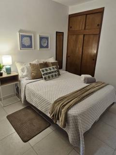 Cercano a playas y comercios - 0