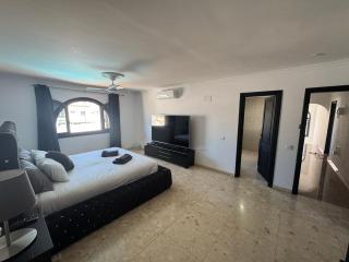 Large Villa with Huge Private Pool & Gym in Maspalomas - 8