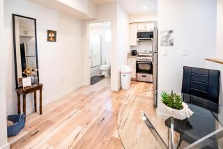 Modern 2 Bedroom 3 Level Loft by Hollywood Close to Downtown LA Free Gated Parking Full Kitchen - 8