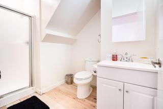 Modern 2 Bedroom 3 Level Loft by Hollywood Close to Downtown LA Free Gated Parking Full Kitchen - 2