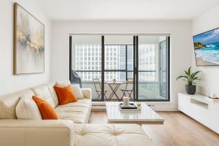 Bright and Airy Two Bedroom Downtown Escape - Vancouver - 3